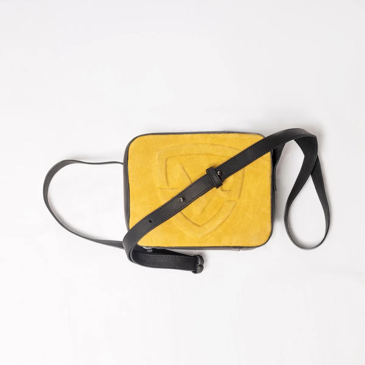 77_b0801a0d-f9ea-4a4c-b4d1-78ef193d99af ‘THE MILANO’ CROSSBODY BAG - Image 1